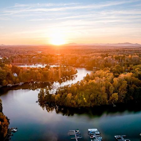 Halesford Harbour Resort - Smith Mountain Lake Moneta Bagian luar foto