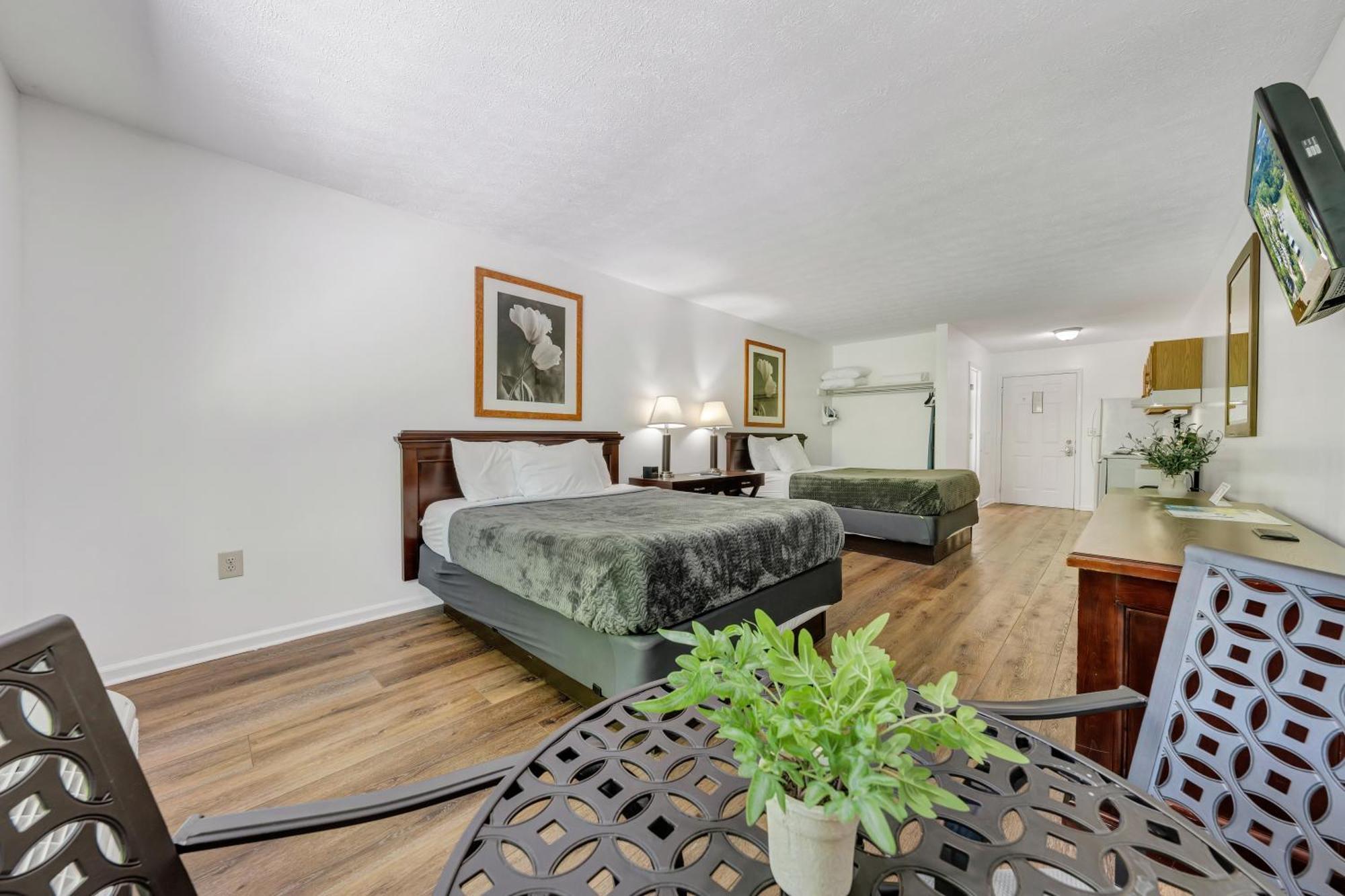 Halesford Harbour Resort - Smith Mountain Lake Moneta Bagian luar foto