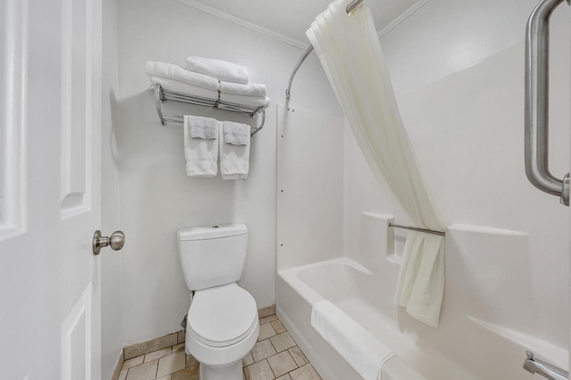 Halesford Harbour Resort - Smith Mountain Lake Moneta Bagian luar foto